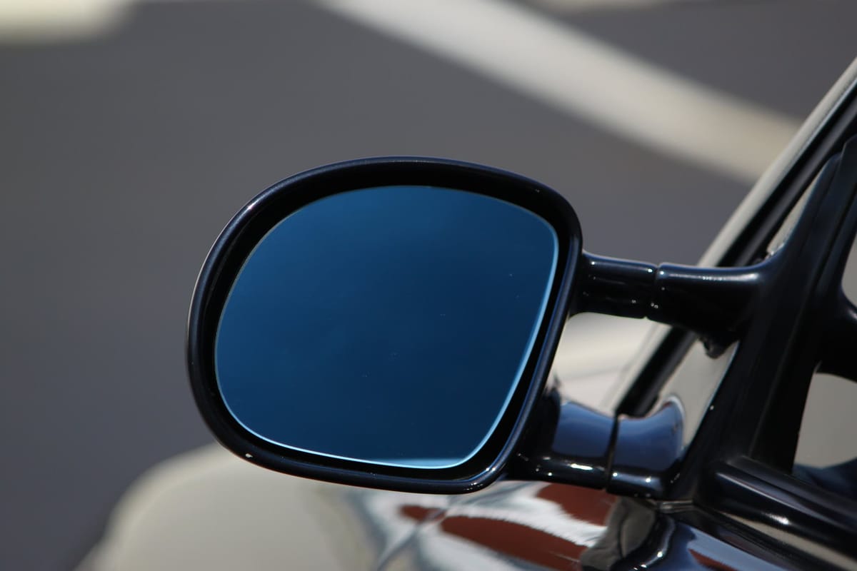 Non-closing door and immobilized mirror in BMW - how to fix?