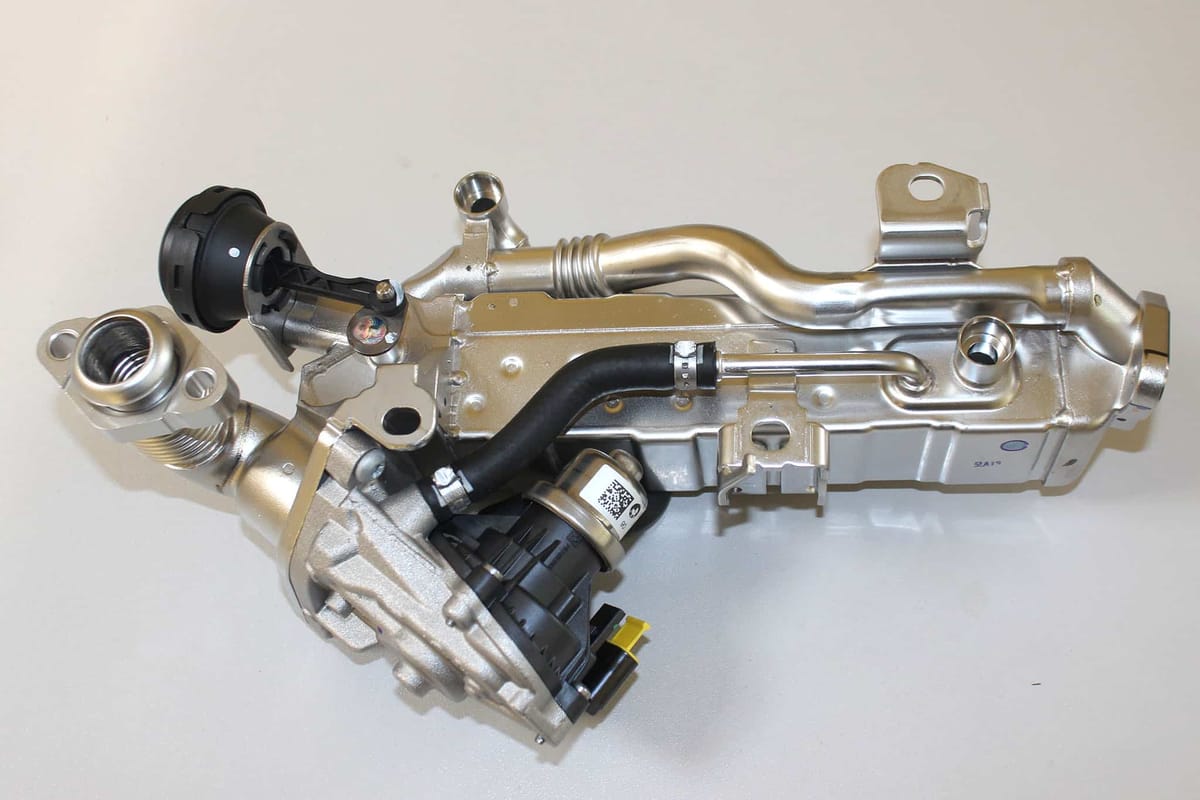 Engine temperature drops while driving - what is the reason and how to fix it?